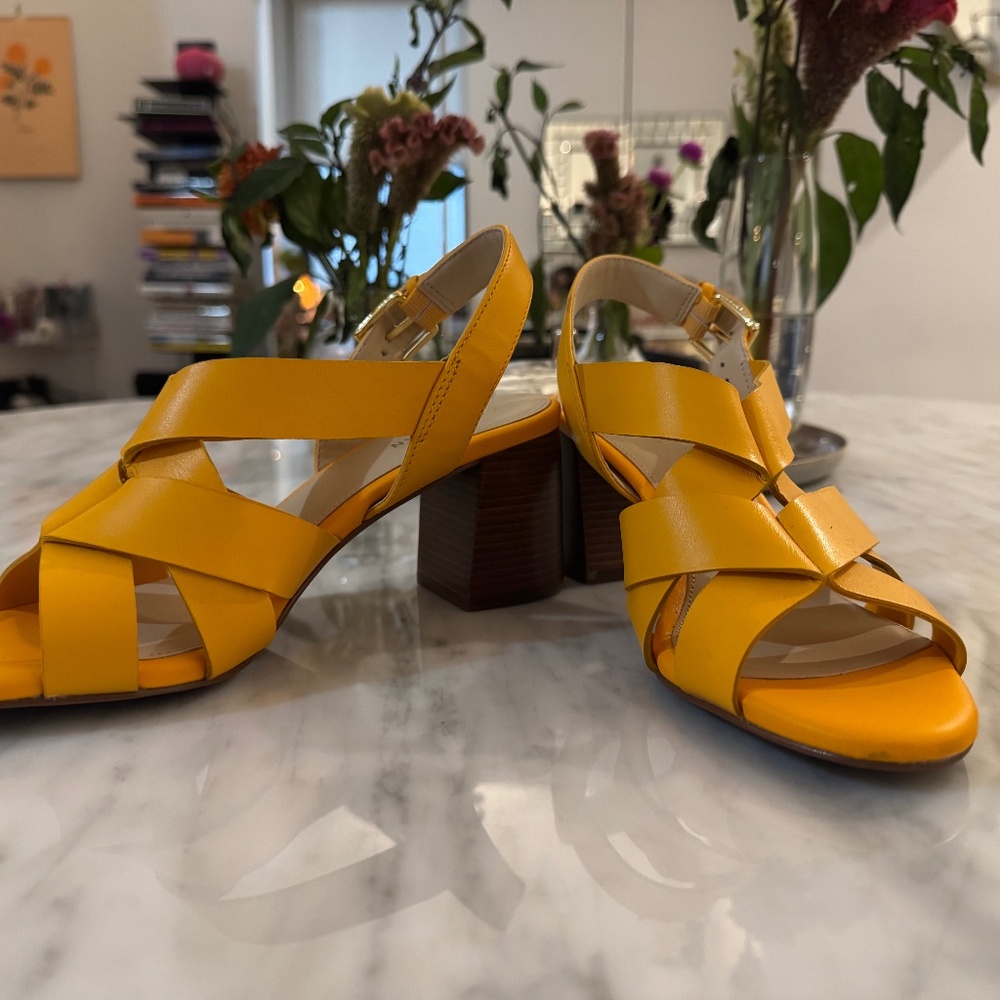 New Cole Hahn Yellow Sandals Sz. 6